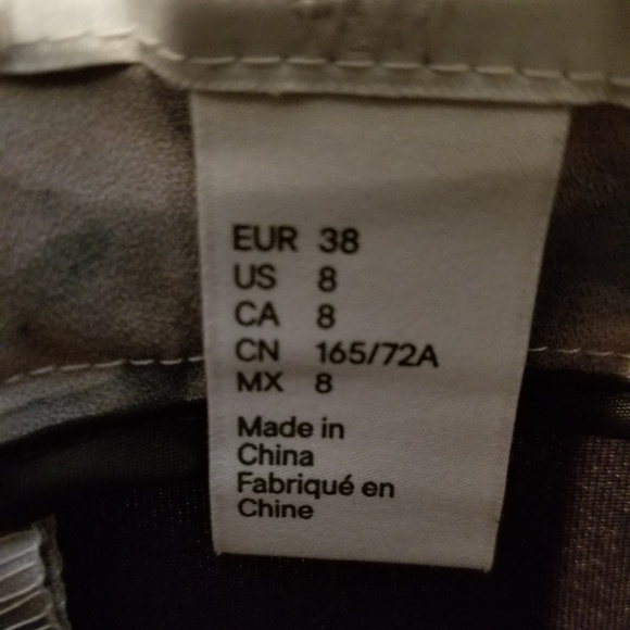 H&M pink and gray floral skirts.  Reposh. - Picture 5 of 7